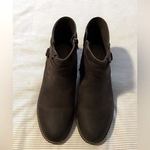 Clarks brown leather booties size 9 1/2